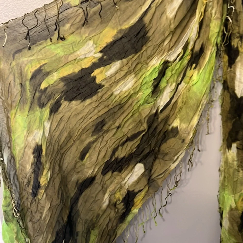 Green camo scarf with fringe - Picture 2 of 2